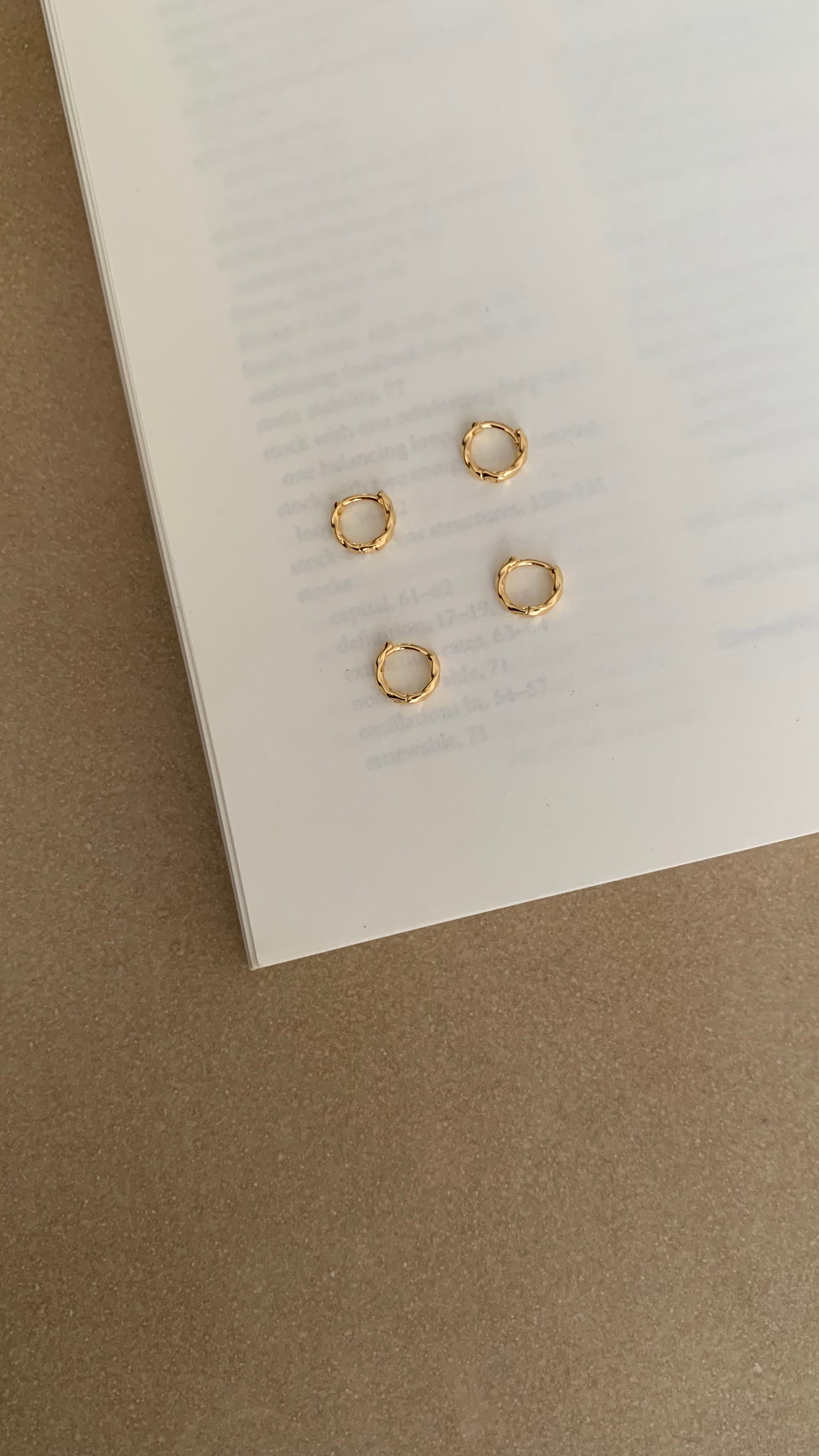 DETAILED MINI HUGGIE HOOP EARRINGS