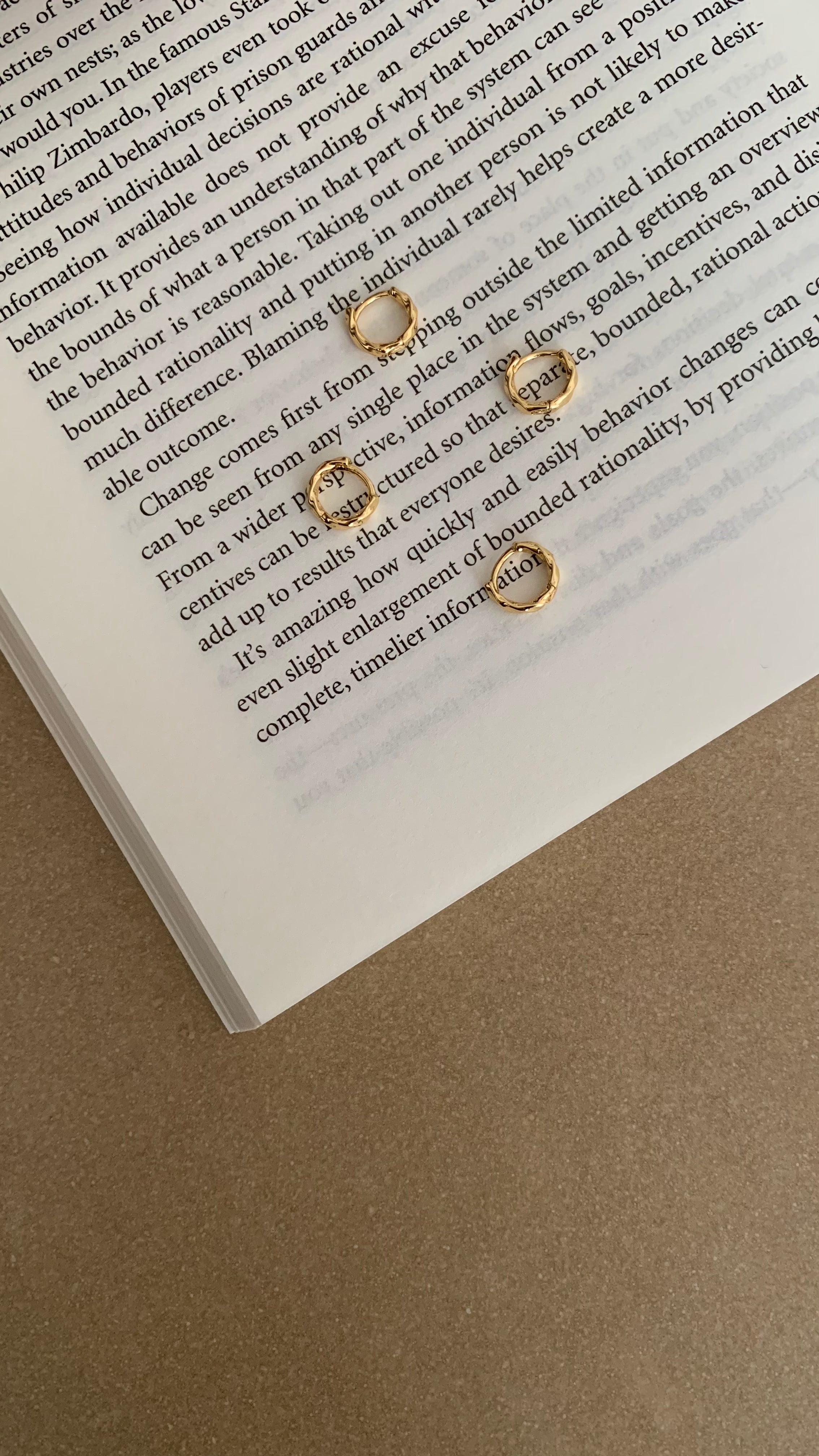 DETAILED MINI HUGGIE HOOP EARRINGS