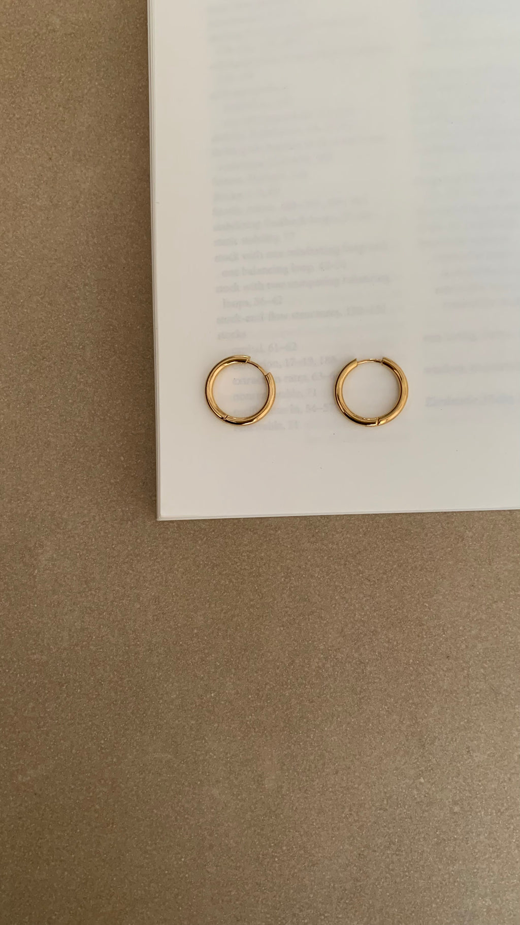 FORMATION ROUND HARLOW HOOP EARRINGS