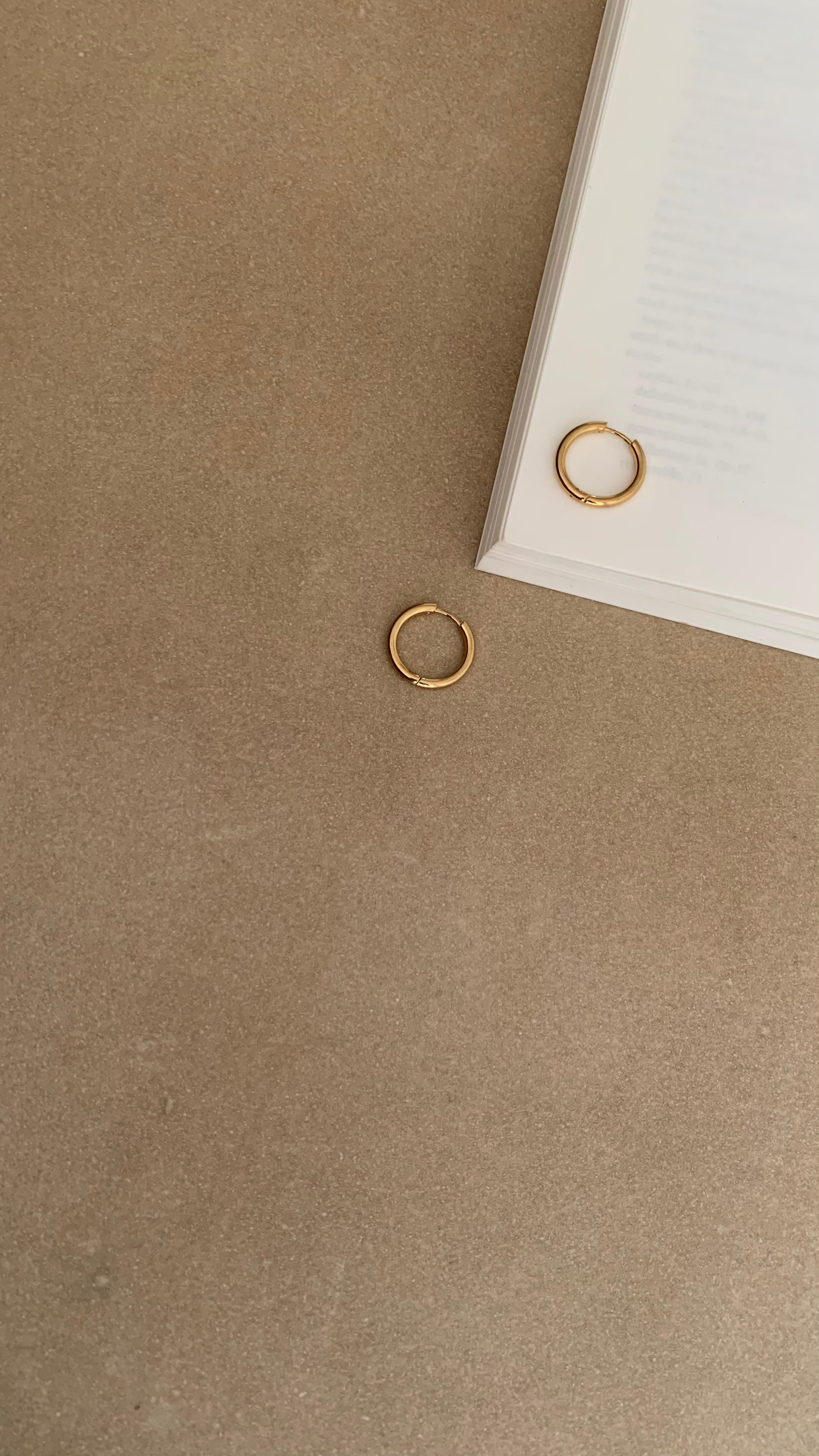 FORMATION ROUND HARLOW HOOP EARRINGS