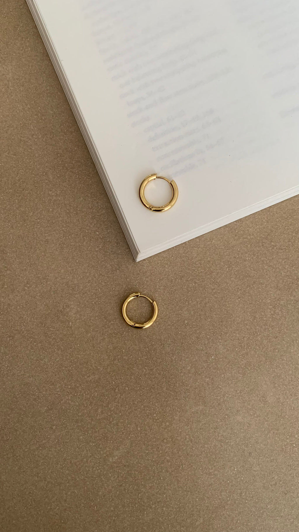 FORMATION ROUND HARLOW HOOP EARRINGS