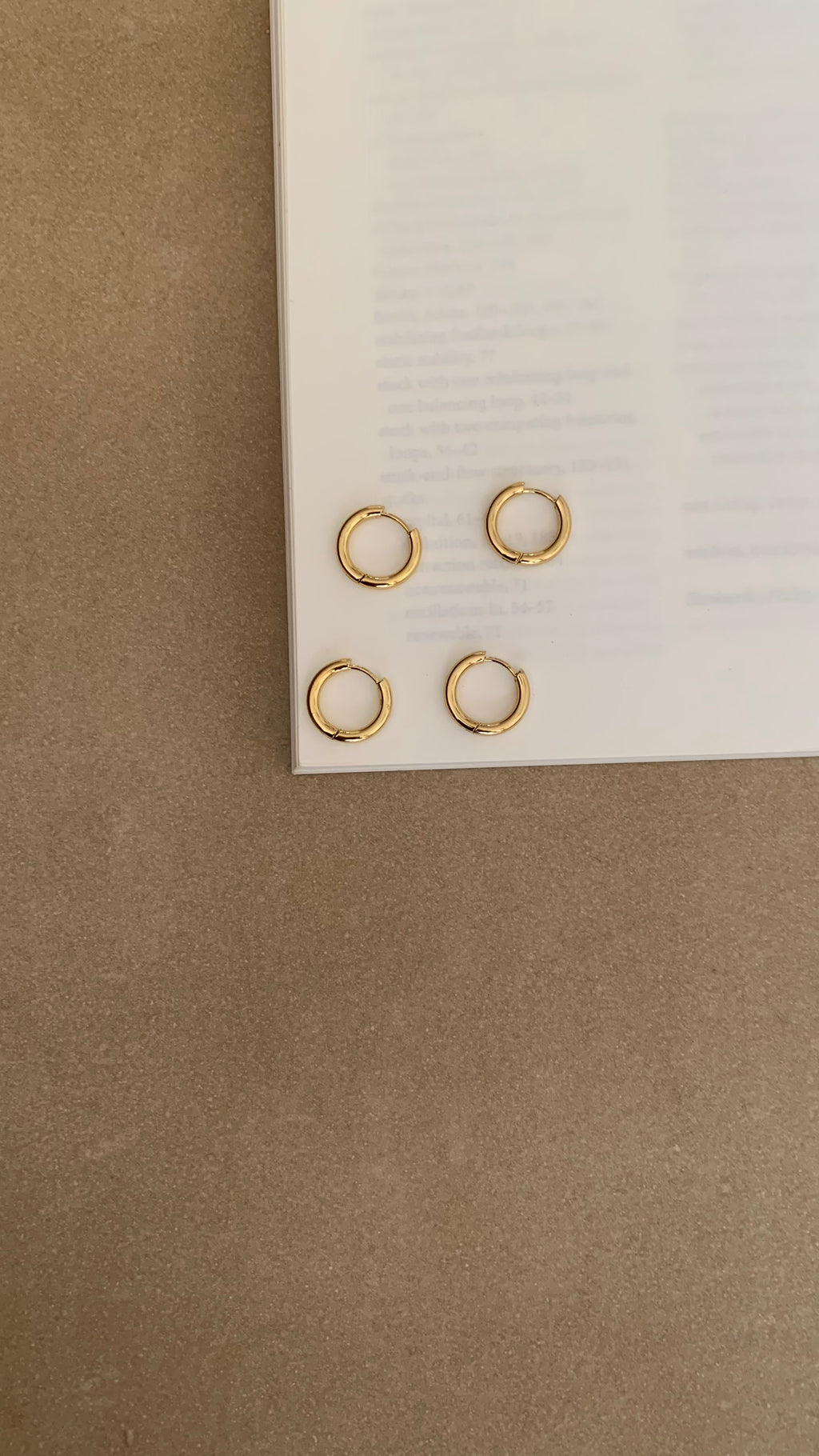 FORMATION ROUND HARLOW HOOP EARRINGS