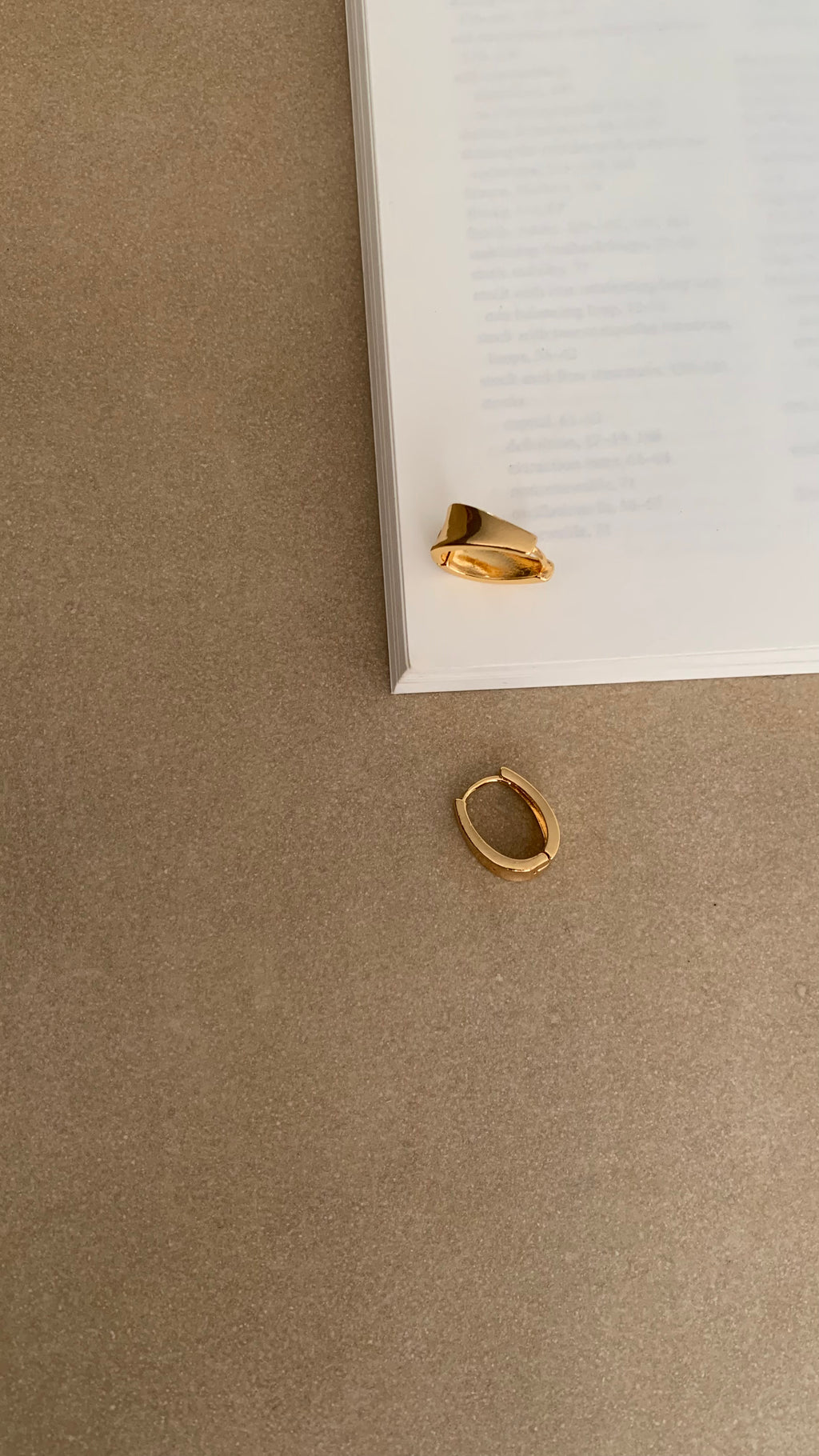 ELLIPTICAL HONEY CURVED  U SHAPED HOOP EARRING