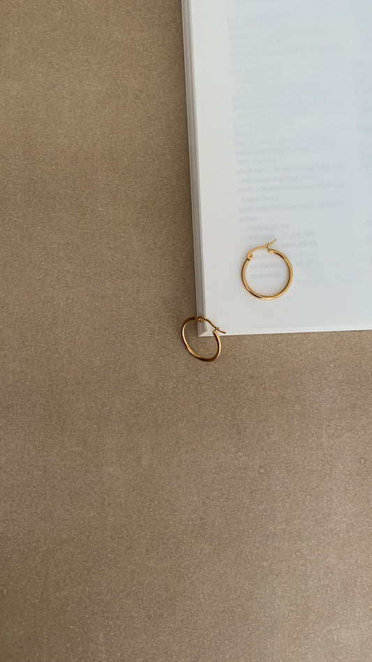 MINIMAL ROUND HOOP EARRINGS