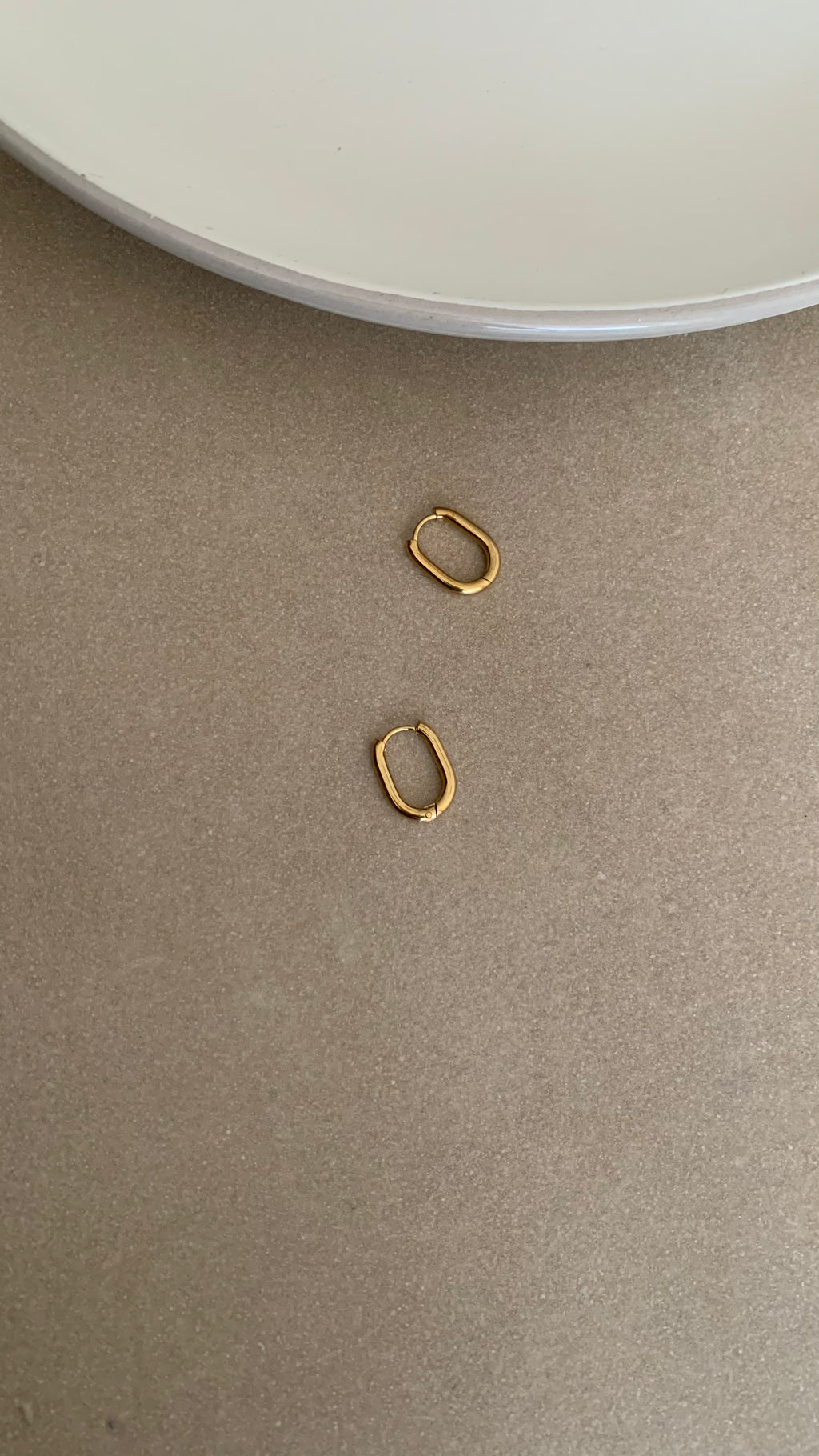ELLIPTICAL U SHAPED HOOP EARRING