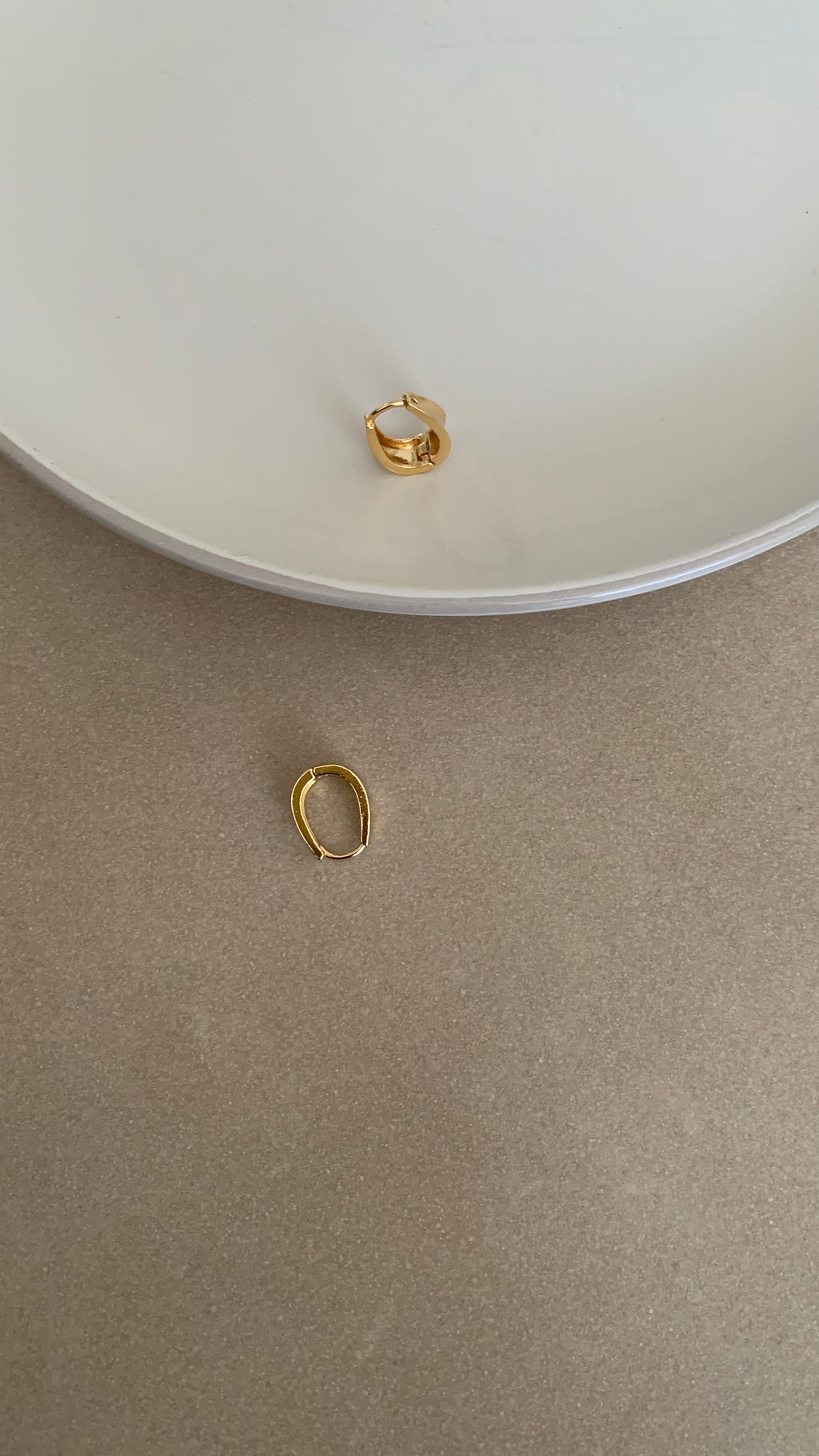 ELLIPTICAL HONEY CURVED  U SHAPED HOOP EARRING