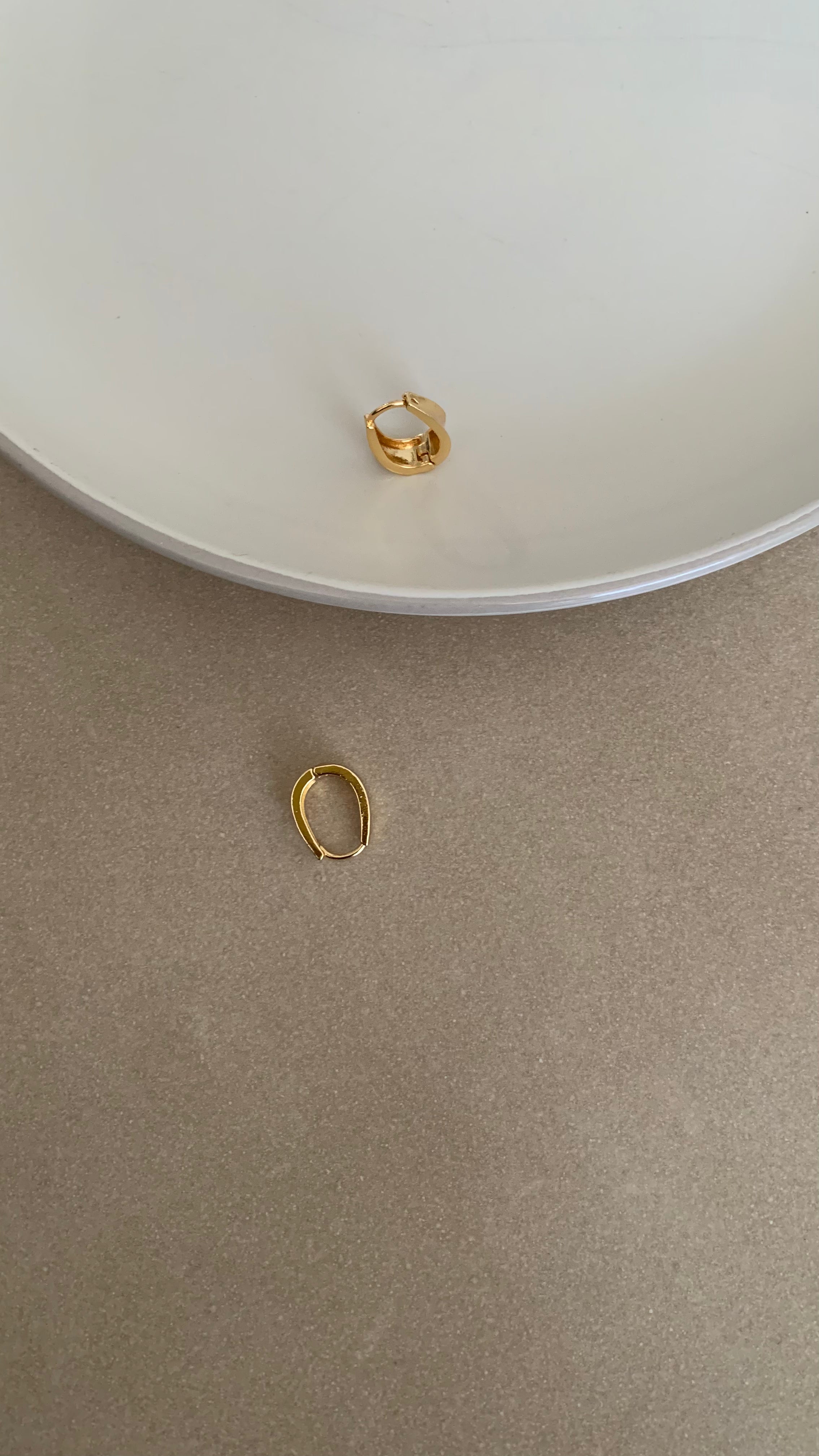 ELLIPTICAL HONEY CURVED  U SHAPED HOOP EARRING