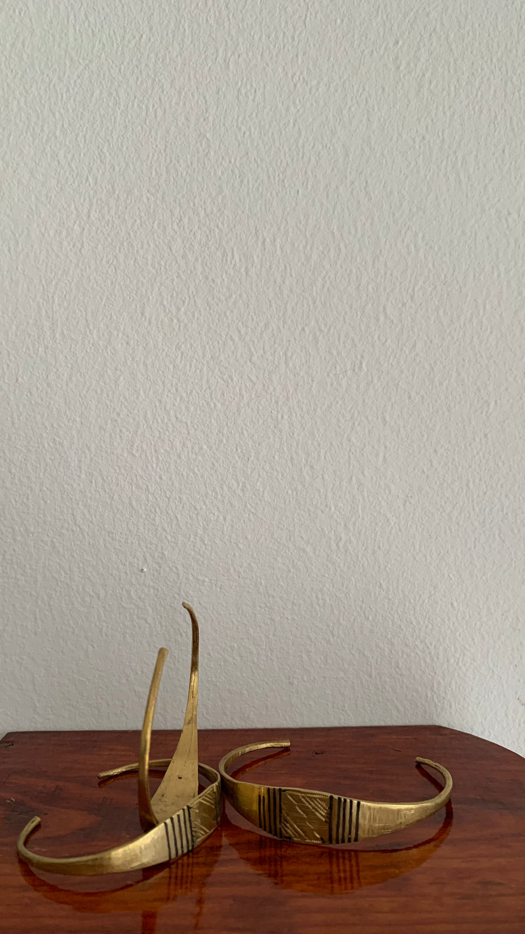 BLACK DETAILED EASY ADJUSTABLE RETRO ARMLETS