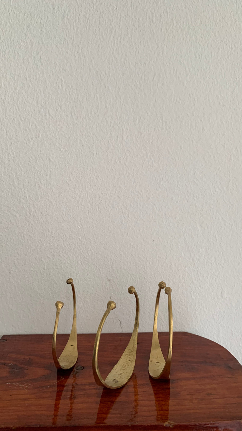 BLACK DETAILED EASY ADJUSTABLE FLAT CRESCENT RETRO ARMLETS