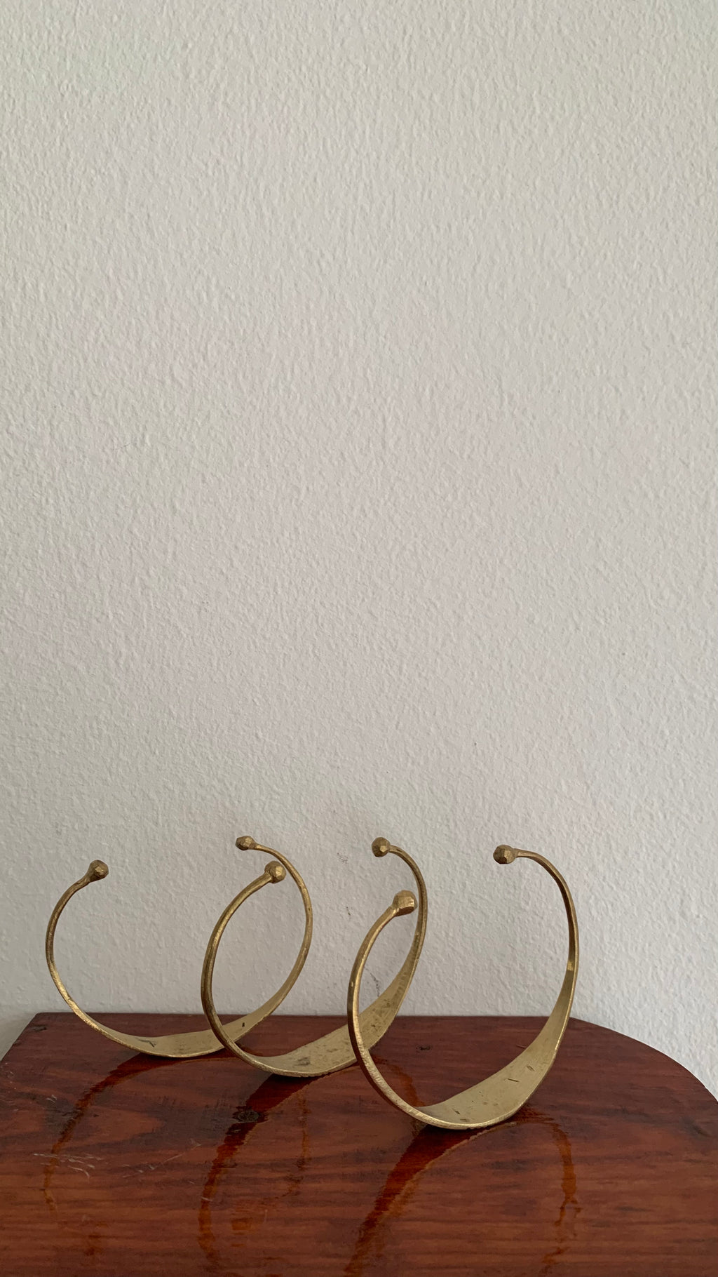 BLACK DETAILED EASY ADJUSTABLE FLAT CRESCENT RETRO ARMLETS