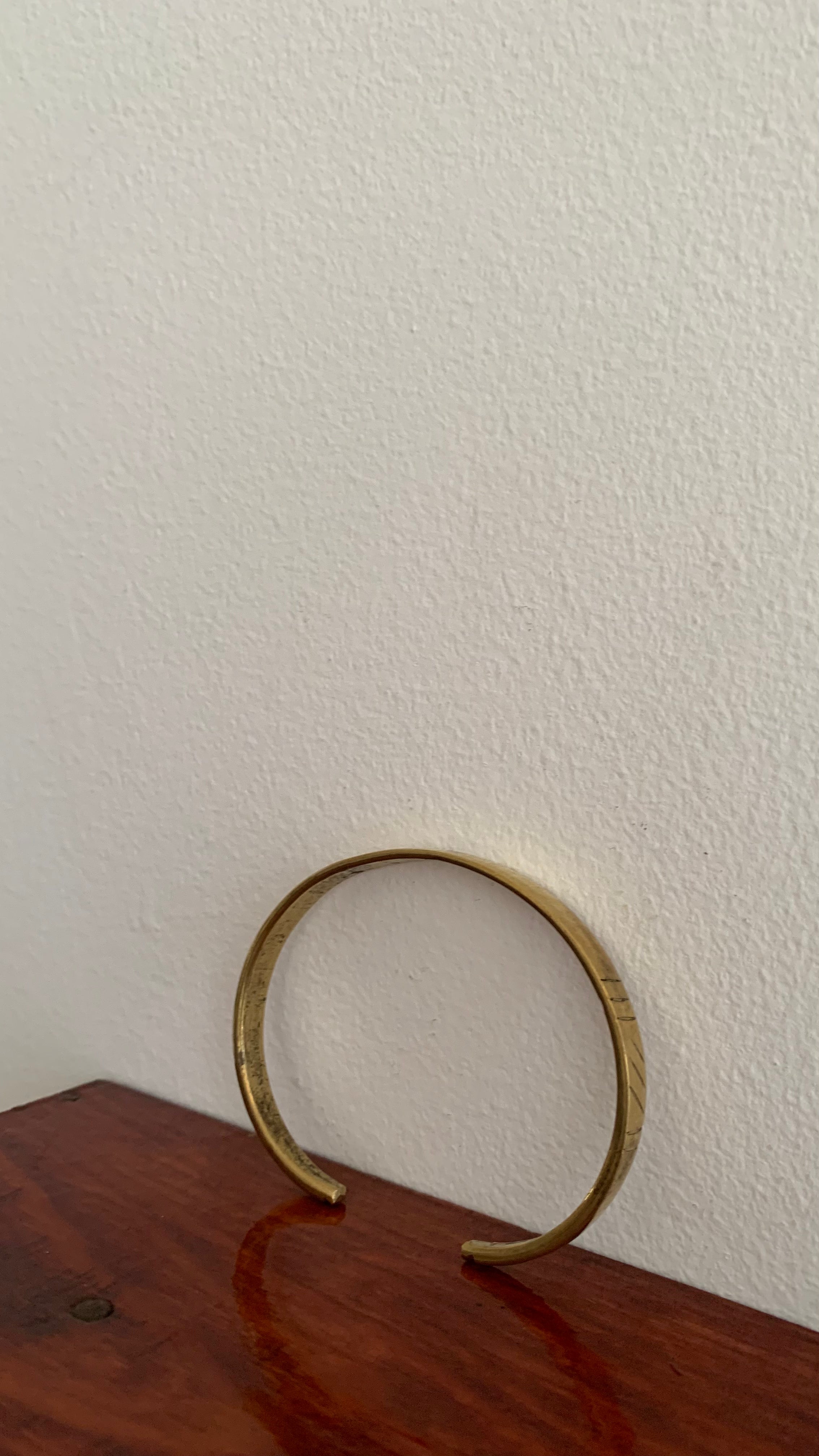 DETAILED  EASY ADJUSTABLE RETRO ARMLET