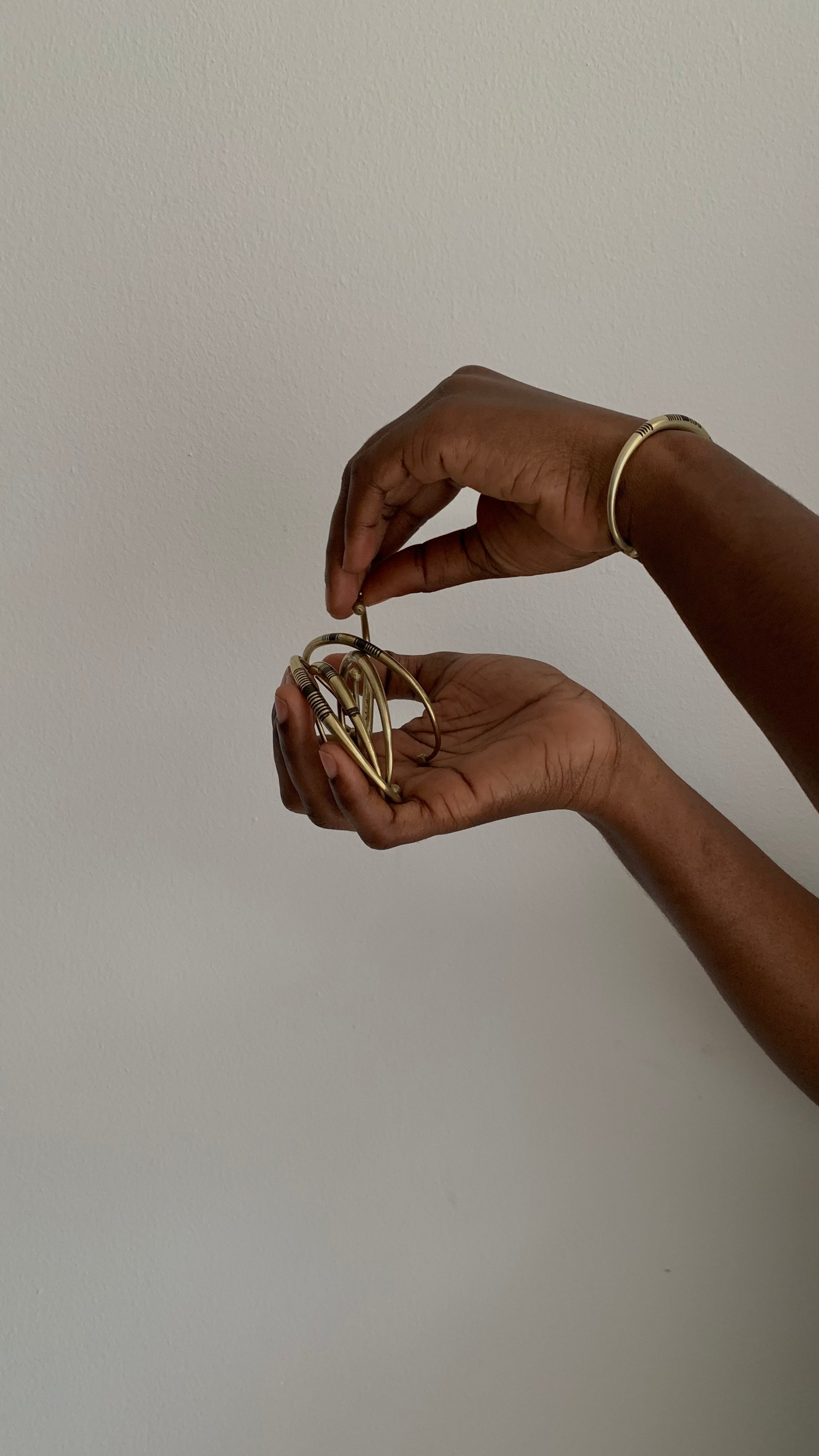 BLACK DETAILED RETRO ARMLETS