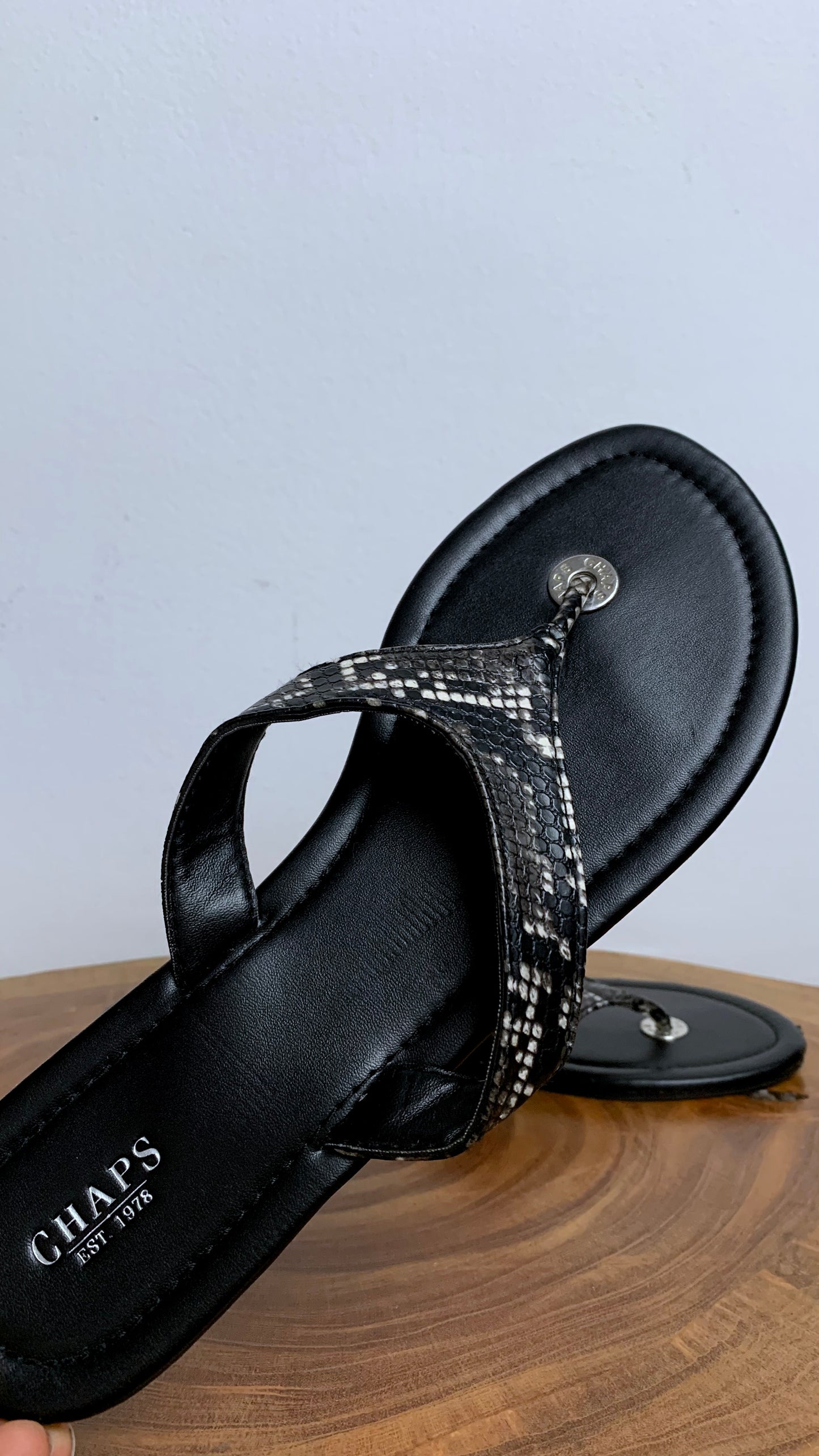 CHAPS RALPH LAUREN FLIP FLOPS