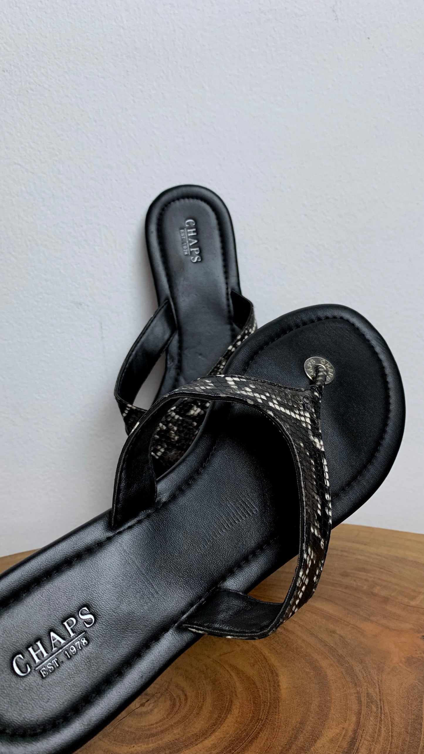 CHAPS RALPH LAUREN FLIP FLOPS