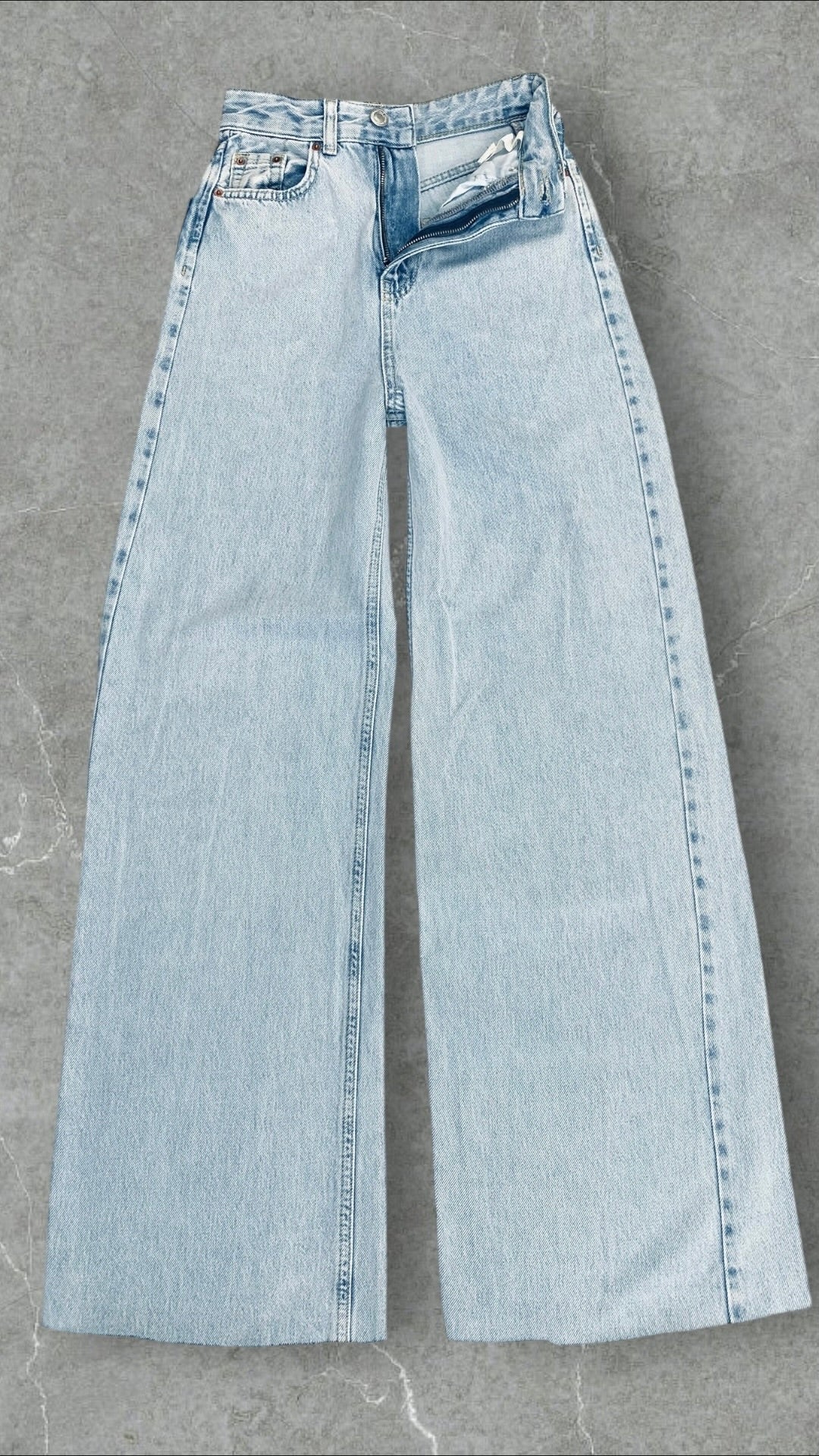 STRADIVARIUS WIDE LEG JEANS