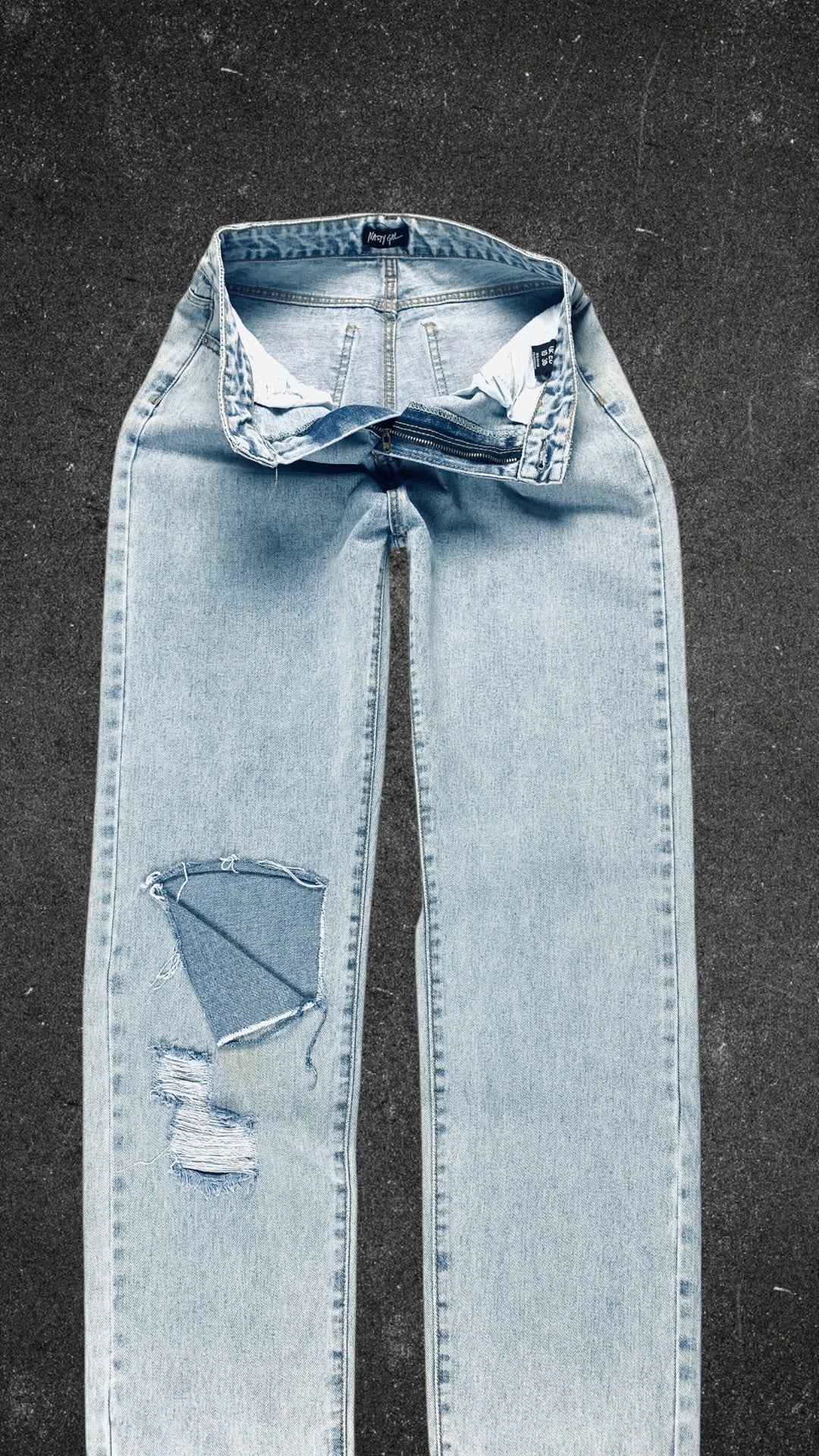 NASTY GAL KNEE RIPPED STRAIGHT LEG JEANS - UK 10