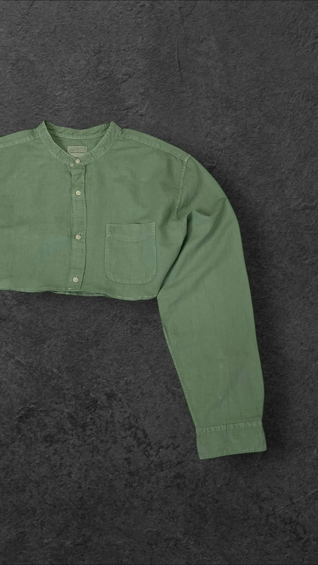 AMERICAN EAGLE  BAGGY CROPPED LONG SLEEVED SHIRT