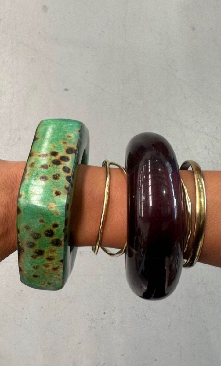 DETAILED  EASY ADJUSTABLE RETRO ARMLET